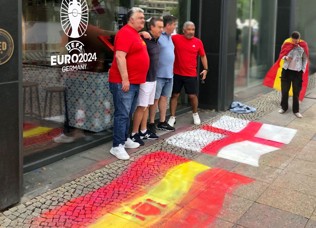 Ulrike Jensen – Projekt Kreide Kunst für Erlebnismarketing – adidas Marketing – Chalk Art Berlin – fussball EM Ulrike Jensen - Projekt Kreide Kunst für Erlebnismarketing - adidas Marketing - Chalk Art Berlin - fussball EM